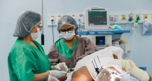 Mutirão de cirurgias ortopédicas realizadas aos fins de semana pela SES-AM já beneficiaram 410 pacientes em três mesesMais 35 pessoas serão atendidas no mutirão previsto para este sábado e domingo, totalizando o número de procedimentos. Mutirão de cirurgias ortopédicas realizadas aos fins de semana pela SES-AM já beneficiaram 410 pacientes em três meses