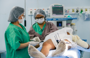 Mutirão de cirurgias ortopédicas realizadas aos fins de semana pela SES-AM já beneficiaram 410 pacientes em três mesesMais 35 pessoas serão atendidas no mutirão previsto para este sábado e domingo, totalizando o número de procedimentos. Mutirão de cirurgias ortopédicas realizadas aos fins de semana pela SES-AM já beneficiaram 410 pacientes em três meses