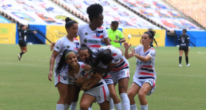 Na Arena da Amazônia, 3B vence Mixto (MT) e garante acesso a Série A1 do futebol femininoO estado do Amazonas retorna à elite do futebol brasileiro após um jejum de quatro anos. Na Arena da Amazônia, 3B vence Mixto (MT) e garante acesso a Série A1 do futebol feminino