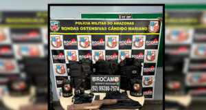 Polícia apreende coletes balísticos e rádios comunicadores, no Parque São PedroMaterial estava em casa abandonada. Polícia apreende coletes balísticos e rádios comunicadores, no Parque São Pedro