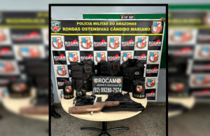 Polícia apreende coletes balísticos e rádios comunicadores, no Parque São PedroMaterial estava em casa abandonada. Polícia apreende coletes balísticos e rádios comunicadores, no Parque São Pedro