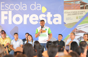 Governador Wilson Lima destaca a importância do incentivo ao polo moveleiro com a construção da primeira Escola da Floresta no estadoPara a unidade do município de São Sebastião do Uatumã, um total de 234 móveis foram confeccionados por empresas moveleiras credenciadas no Promove Escolas da Floresta. Governador Wilson Lima destaca a importância do incentivo ao polo moveleiro com a construção da primeira Escola da Floresta no estado