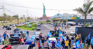 Adesivaço do Semisera reuniu eleitores na Avenida das Torres