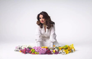 Cinara Nery lança álbum e documentário comemorativos pelos 30 anos de carreiraO lançamento acontece por meio do Podcast “Vida de Artista” e conta com a presença de convidados especiais. Cinara Nery lança álbum e documentário comemorativos pelos 30 anos de carreira