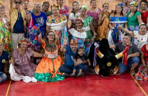 Cearazin Semisera prestigia idosas do projeto Longevidade Ativa em animada apresentação de carimbó