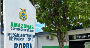 Polícia prende homem por tentativa de homicídio contra o próprio pai, em BorbaO indivíduo desferiu um golpe na cabeça do seu pai com um machado. Polícia prende homem por tentativa de homicídio contra o próprio pai, em Borba