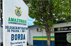 Polícia prende homem por tentativa de homicídio contra o próprio pai, em BorbaO indivíduo desferiu um golpe na cabeça do seu pai com um machado. Polícia prende homem por tentativa de homicídio contra o próprio pai, em Borba
