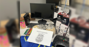 Polícia Civil apreende adolescentes por ato infracional análogo a furto qualificado praticado em escola municipalOs autores são primos, e um deles é ex-aluno da instituição de ensino. Polícia Civil apreende adolescentes por ato infracional análogo a furto qualificado praticado em escola municipal