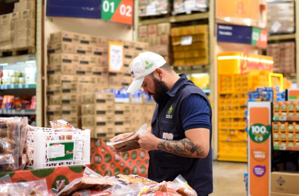 Procon-AM orienta consumidores sobre os cuidados na hora das compras em supermercados