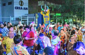 Bumba Meu Bloco leva cortejo carnavalesco fora de época ao Largo de São SebastiãoO evento promete reunir clima de carnaval e festa junina ao mesmo tempo, com tambores, trompetes, trombones e tubas. Bumba Meu Bloco leva cortejo carnavalesco fora de época ao Largo de São Sebastião
