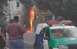 Incêndio destrói fiação elétrica em cruzamento da zona Centro-Sul e trânsito é desviado