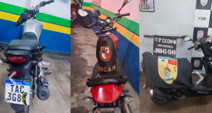 Polícia recupera duas motocicletas com restrição de furtoEm outra ocorrência, uma motocicleta com placa adulterada foi apreendida. Polícia recupera duas motocicletas com restrição de furto