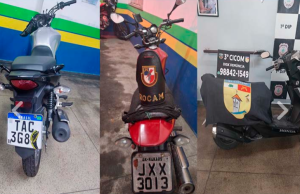 Polícia recupera duas motocicletas com restrição de furtoEm outra ocorrência, uma motocicleta com placa adulterada foi apreendida. Polícia recupera duas motocicletas com restrição de furto