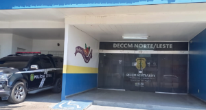 Homem é preso por tentativa de feminicídio ocorrido em bar no Colônia Antônio AleixoO autor desferiu vários golpes de faca contra a mulher, após ela negar reatar o relacionamento. Homem é preso por tentativa de feminicídio ocorrido em bar no Colônia Antônio Aleixo