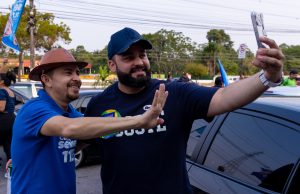 Cearazin Semisera reúne centenas de apoiadores em bandeiraço na Avenida das Torres
