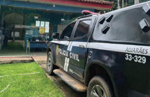 PC-AM e PMAM prendem homem que furtou mais de 20 casas em AlvarãesOs furtos ocorreram todos neste ano, no Centro da cidade. PC-AM e PMAM prendem homem que furtou mais de 20 casas em Alvarães