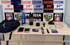 Polícia Militar prende dupla suspeita de envolvimento em roubo a um ônibus do transporte coletivoPrisão foi efetuada por alunos soldados durante patrulhamento na zona leste. Polícia Militar prende dupla suspeita de envolvimento em roubo a um ônibus do transporte coletivo