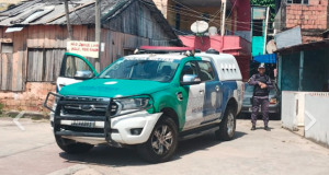 Polícia Militar recaptura foragido da Justiça Federal na zona centro-sulA vítima estaria consumindo bebida alcóolica com o suspeito, momento em que recebeu golpe de arma branca. Polícia Militar recaptura foragido da Justiça Federal na zona centro-sul