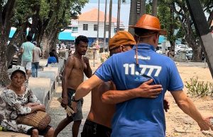 Candidato Cearazin Semisera ouve pessoas em vulnerabilidade social durante visita ao Centro de Manaus e reitera projetos sociais