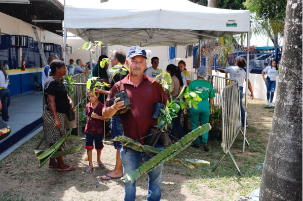 Sepror busca fortalecer agricultura familiar com entrega mudas a produtores rurais de Manaus