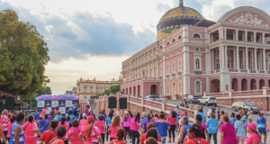 “Arena Rosa e Azul”: Mais de 500 idosos e envelhecentes participam da ação de saúde e bem-estarAção reforçou a prevenção e os cuidados contra o câncer de mama, colo de útero e próstata. “Arena Rosa e Azul”: Mais de 500 idosos e envelhecentes participam da ação de saúde e bem-estar
