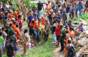 Governo do Amazonas mobiliza operação de resgate de vítimas de deslizamento de terra no bairro Redenção Governo do Amazonas mobiliza operação de resgate de vítimas de deslizamento de terra no bairro Redenção