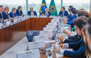 Lula convoca ministros para reunião sobre preços dos alimentosLula pretende exigir dos ministros a apresentação de propostas para reduzir os preços dos alimentos. Lula convoca reunião com ministros