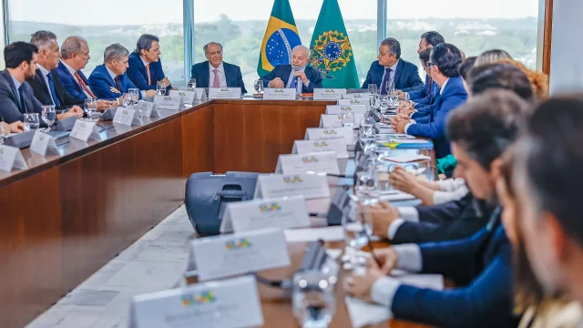 Lula convoca reunião com ministros Lula convoca reunião com ministros