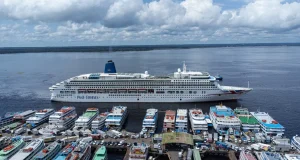 O MS Aurora, o maior cruzeiro da temporada, chega ao Porto de Manaus.Partindo da Inglaterra no início de janeiro, o navio segue para Parintins nesta quarta-feira, 29. MS Aurora