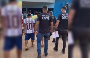 PC-AM e PMAM prendem quatro membros da mesma família por homicídio praticado em PauiniOs indivíduos perseguiram e mataram a vítima na margem de um rio zona rural do município. PC-AM e PMAM prendem quatro membros da mesma família por homicídio praticado em Pauini