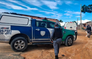 Polícia Militar prende dois homens por agressão e ameaça às companheirasEm um dos casos, o homem usou uma faca para intimidar a mulher. Polícia Militar prende dois homens por agressão e ameaça às companheiras