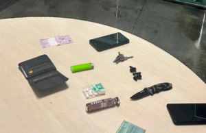 Polícia Militar prende homem por invasão à igreja e agressão ao padreSuspeito foi preso dentro da Igreja Nossa Senhora de Fátima, no bairro Praça 14 de Janeiro. Polícia Militar prende homem por invasão à igreja e agressão ao padre