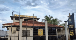 Polícias Civil e Militar prendem homem por tentativa de homicídio em Novo AirãoO crime ocorreu em razão de desentendimentos entre o autor e a vítima. Polícias Civil e Militar prendem homem por tentativa de homicídio em Novo Airão