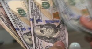 Dólar registra leve alta nesta terça-feira. Dólar registra leve alta