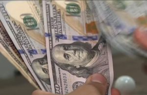Dólar registra leve alta nesta terça-feira. Dólar registra leve alta