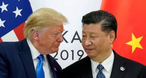 Trump sinaliza possibilidade de renegociação nas relações entre EUA e China.Trump inesperadamente adiou tarifas sobre a China Trump levanta perspectivas para uma redefinição negociada nas relações EUA-China
