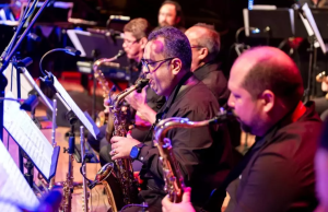 Amazonas Band celebra 25 anos com show especial e lançamento de livro sobre sua históriaIntegrante dos Corpos Artísticos do Governo do Amazonas, a big band comemora a data com o público no Teatro Amazonas. Amazonas Band celebra 25 anos com show especial e lançamento de livro sobre sua história