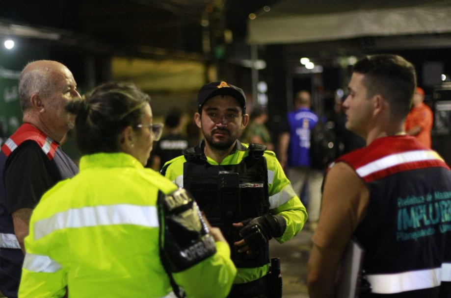 CIF fiscaliza cinco locais e encerra um bloco de rua que funcionava de forma irregular