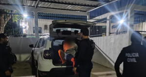 Em Uarini, PC-AM e GCM prendem homem envolvido em sessão de tortura praticada em via públicaO indivíduo também estava foragido por tráfico de drogas. Em Uarini, PC-AM e GCM prendem homem envolvido em sessão de tortura praticada em via pública