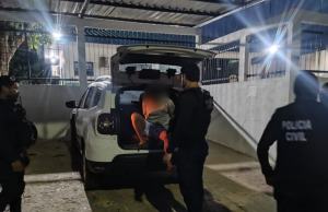 Em Uarini, PC-AM e GCM prendem homem envolvido em sessão de tortura praticada em via públicaO indivíduo também estava foragido por tráfico de drogas. Em Uarini, PC-AM e GCM prendem homem envolvido em sessão de tortura praticada em via pública