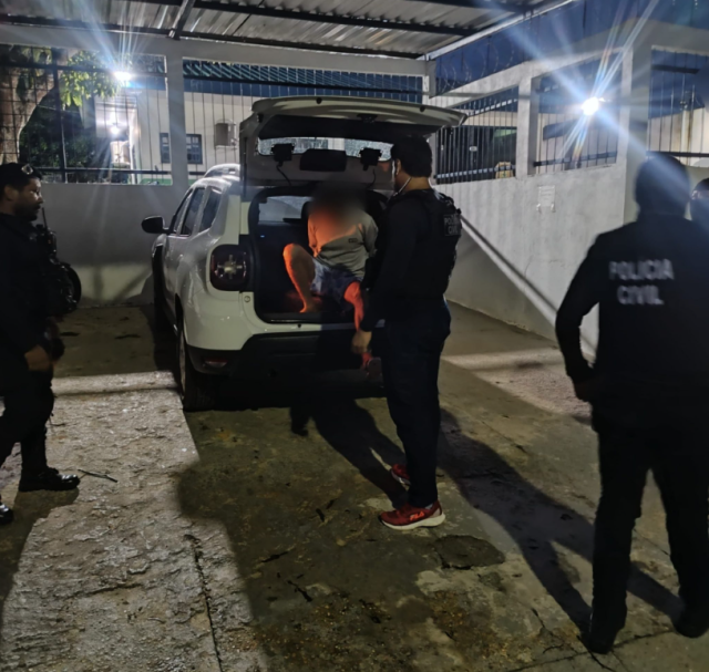 Em Uarini, PC-AM e GCM prendem homem envolvido em sessão de tortura praticada em via pública Em Uarini, PC-AM e GCM prendem homem envolvido em sessão de tortura praticada em via pública