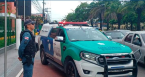 Em ações na capital, Polícia Militar captura três foragidos da JustiçaUm dos foragidos foi capturado após PMs receberem denúncias de que ele estava quebrando objetos de sua residência. Em ações na capital, Polícia Militar captura três foragidos da Justiça