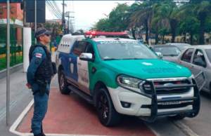 Em ações na capital, Polícia Militar captura três foragidos da JustiçaUm dos foragidos foi capturado após PMs receberem denúncias de que ele estava quebrando objetos de sua residência. Em ações na capital, Polícia Militar captura três foragidos da Justiça