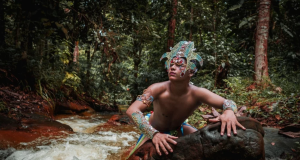 Grupo Jurubebas apresenta peça ‘Vila dos Vagalumes’ sobre o Mundo das Encantarias AmazônicasCom direção de Felipe Maya Jatobá e Robert Moura, a peça traz a reflexão sobre como a urbanização descontrolada pode afetar não somente os ecossistemas, mas também o mundo das encantarias. Grupo Jurubebas apresenta peça ‘Vila dos Vagalumes’ sobre o Mundo das Encantarias Amazônicas