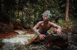 Grupo Jurubebas apresenta peça ‘Vila dos Vagalumes’ sobre o Mundo das Encantarias AmazônicasCom direção de Felipe Maya Jatobá e Robert Moura, a peça traz a reflexão sobre como a urbanização descontrolada pode afetar não somente os ecossistemas, mas também o mundo das encantarias. Grupo Jurubebas apresenta peça ‘Vila dos Vagalumes’ sobre o Mundo das Encantarias Amazônicas