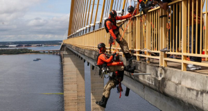 Militares do Corpo de Bombeiros simulam resgate de vítimas durante treinamento na ponte Phelippe DaouTreinamento contempla 17 alunos e tem duração de 400 horas. Militares do Corpo de Bombeiros simulam resgate de vítimas durante treinamento na ponte Phelippe Daou