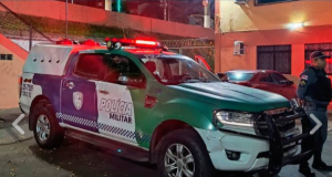 Polícia Militar prende homem por violação de domicílio em ManausA equipe policial foi acionada após denúncia recebida pelo Cecopom. Polícia Militar prende homem por violação de domicílio em Manaus