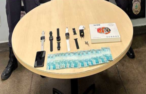 Polícia Militar prende mulher em flagrante por invasão de residência e tentativa de furtoA prisão foi feita por novos soldados que realizavam policiamento ostensivo a pé. Polícia Militar prende mulher em flagrante por invasão de residência e tentativa de furto