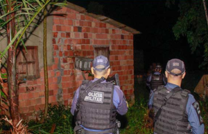 Polícia Militar recaptura três foragidos da Justiça, incluindo um procurado por homicídio e roubo a uma joalheria do ParáO roubo à joalheria aconteceu há uma semana, em Santarém. Polícia Militar recaptura três foragidos da Justiça, incluindo um procurado por homicídio e roubo a uma joalheria do Pará