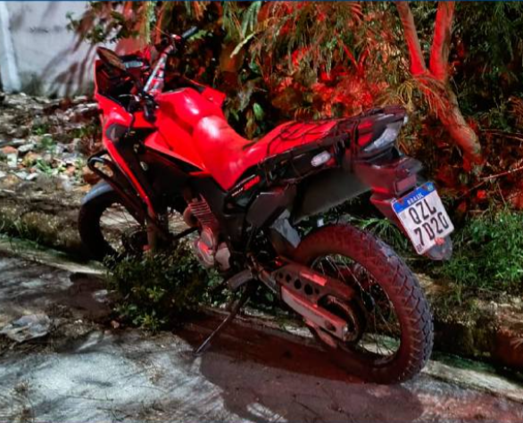 Polícia localiza veículo roubado em Manaus Polícia localiza veículo roubado em Manaus